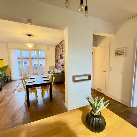 Cathedrale Et Beffroi A 180 Netflix - Parking