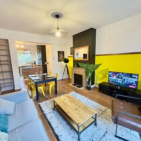 Cathedrale Et Beffroi A 180 Netflix - Parking