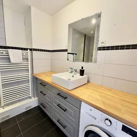 Cathedrale Et Beffroi A 180 Netflix - Parking Apartmán *