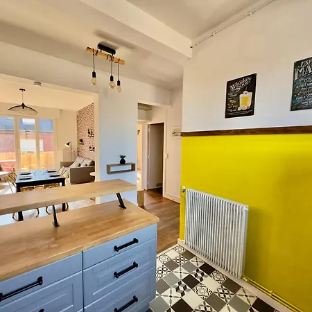 Cathedrale Et Beffroi A 180 Netflix - Parking