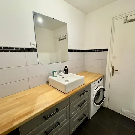 Cathedrale Et Beffroi A 180 Netflix - Parking *